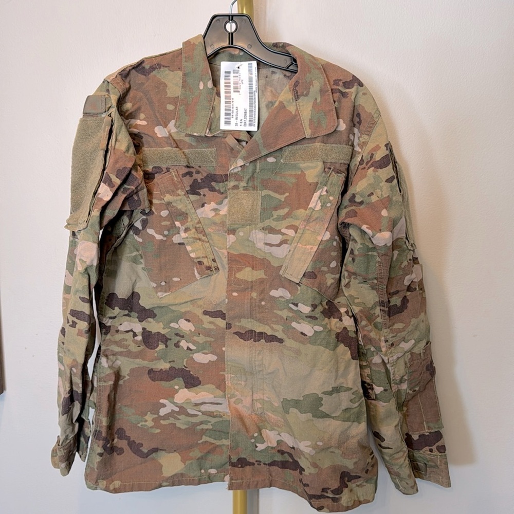 Military lightweight coat NWT 33